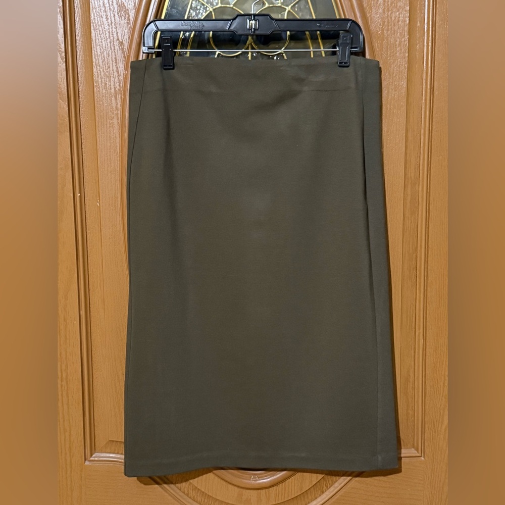 NWT - T Tahari Classic Khaki Pencil Skirt - Size L - Picture 9 of 11